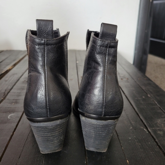 Not Rated Women's 7.5 For My Gals Black Perforated Booties Pointed Toe Notch - Picture 11 of 12